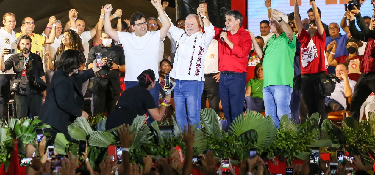 Wellington Dias em discurso na Arena do Povo