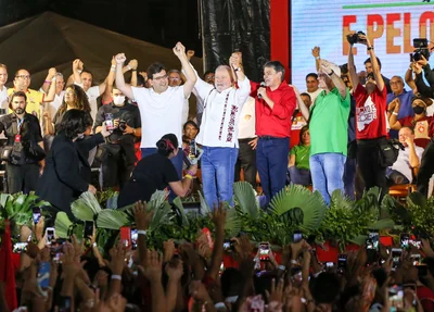 Wellington Dias em discurso na Arena do Povo