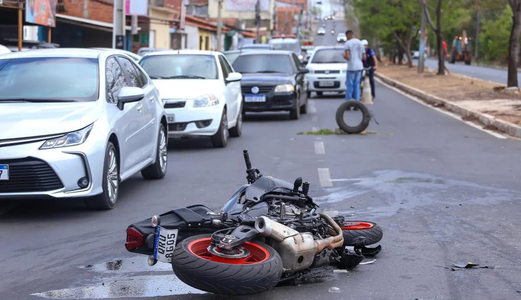 A colisão ocorreu por volta de 7h40 da manhã desta sexta-feira (30)