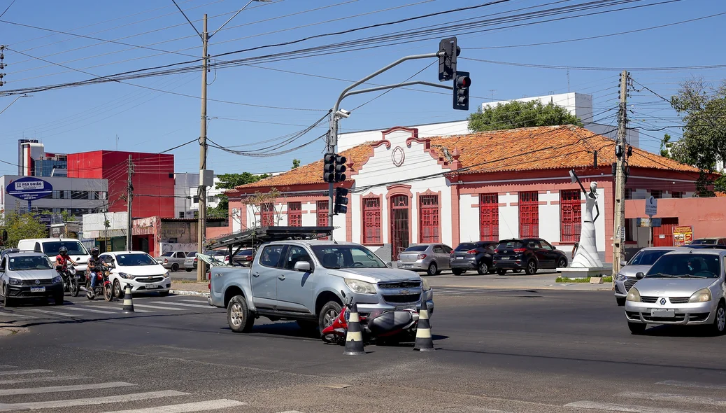 Acidente ocorreu na avenida Miguel Rosa, zona sul de Teresina