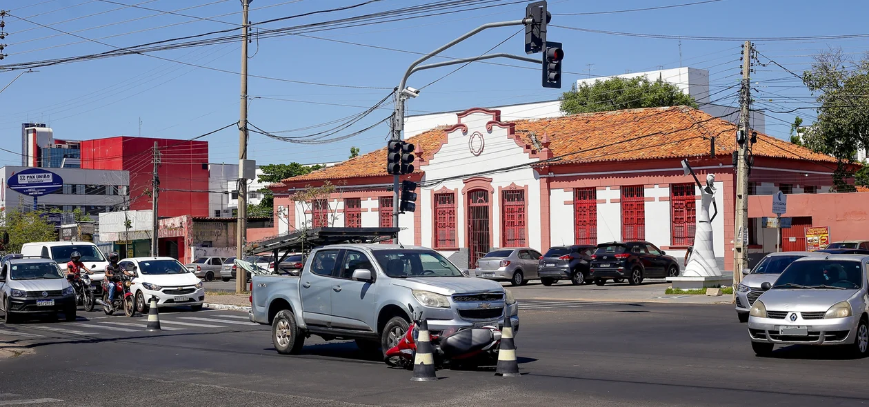 Acidente ocorreu na avenida Miguel Rosa, zona sul de Teresina