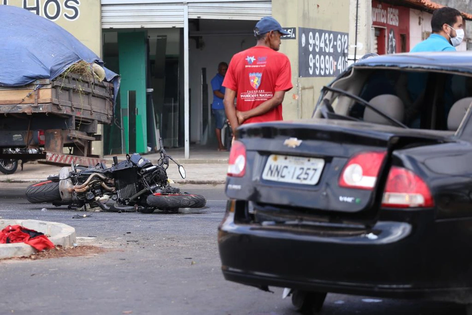 Acidente ocorreu na avenida Zequinha Freire, em Teresina