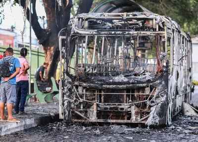 Além dos passageiros, o incêndio assustou populares