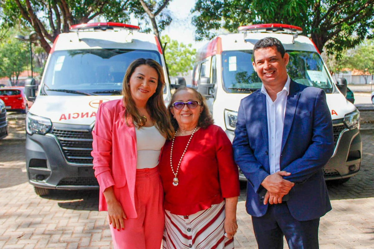 Ambulância entregue em Lagoa de São Francisco