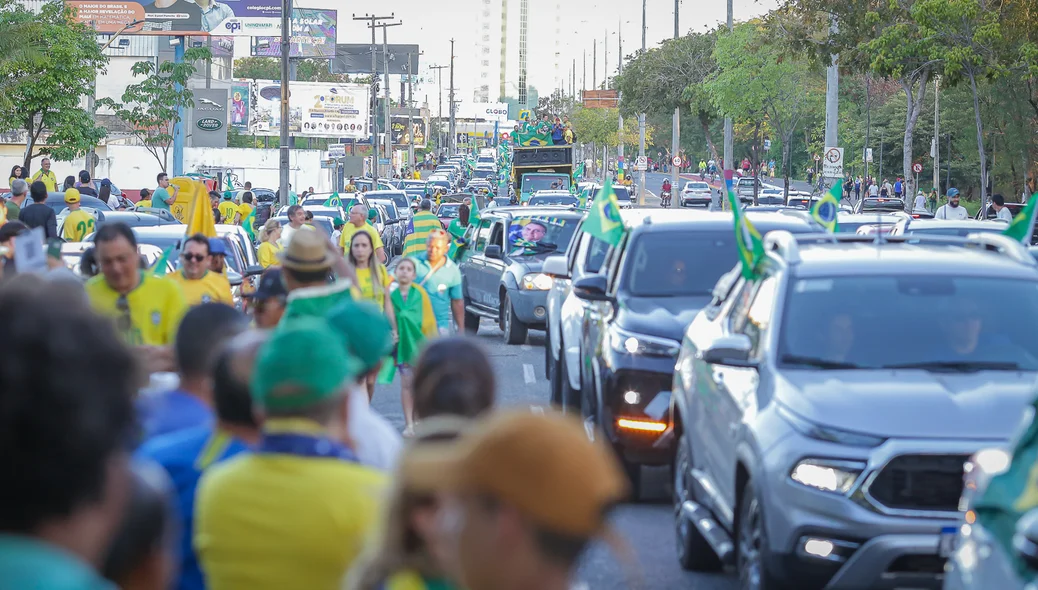 Apoiadores de Bolsonaro na Ponte Estaiada em Teresina