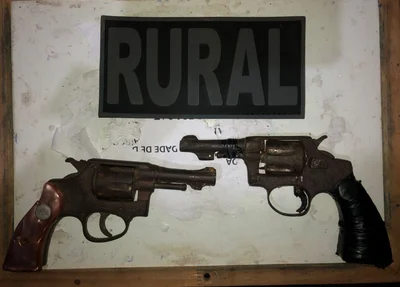 Armas apreendidas com os criminosos mortos em Geminiano