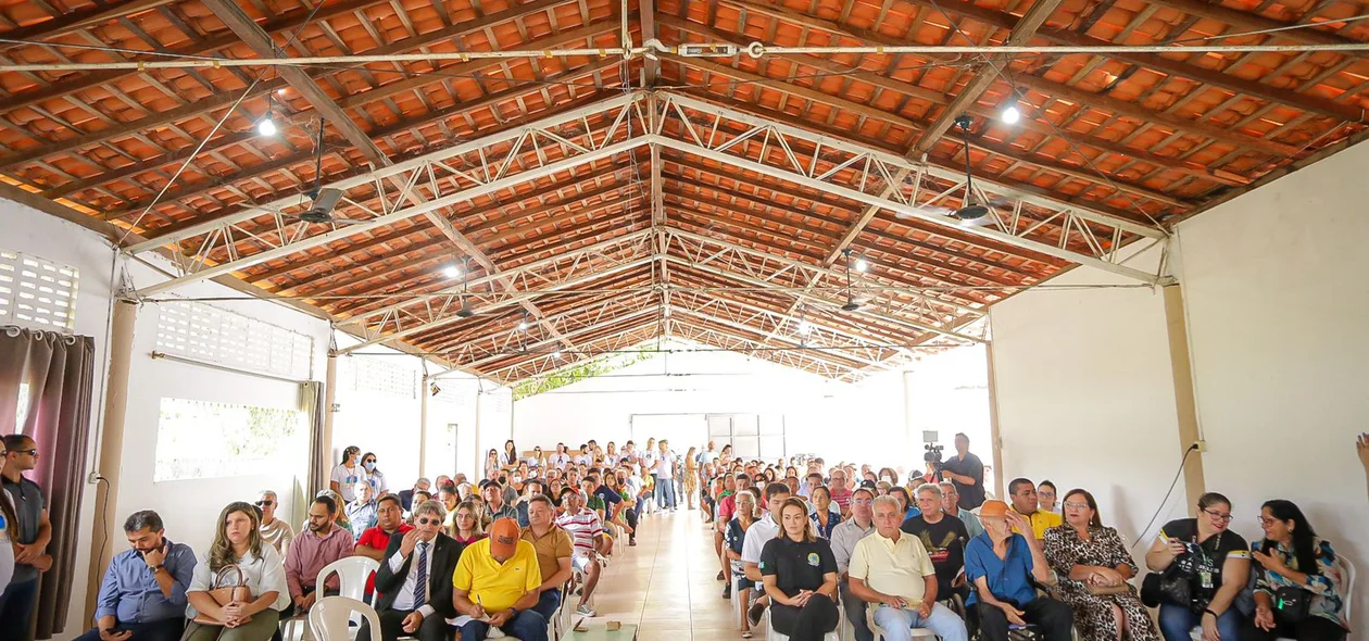 Autoridades presentes na solenidade