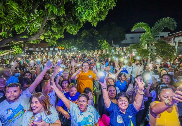 Bárbara do Firmino com lideranças comunitárias