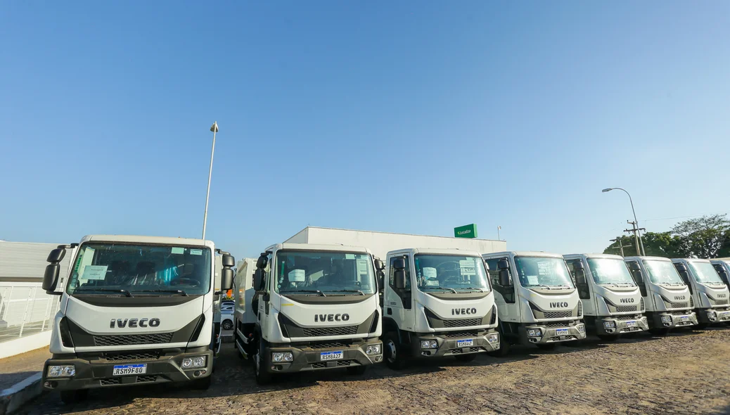 Caminhões compactadores de resíduos sólidos