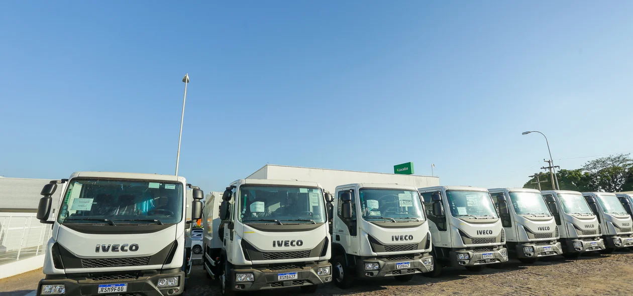 Caminhões compactadores de resíduos sólidos
