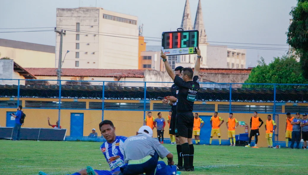 Camisa 11 do Comercial é substituído no segundo tempo