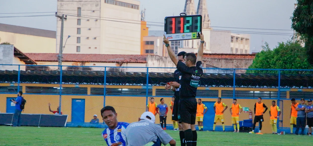 Camisa 11 do Comercial é substituído no segundo tempo