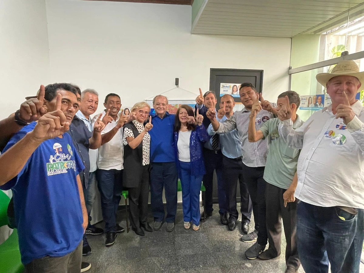 Candidatos do Patriota ao lado de Sílvio Mendes