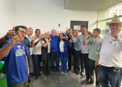 Candidatos do Patriota ao lado de Sílvio Mendes