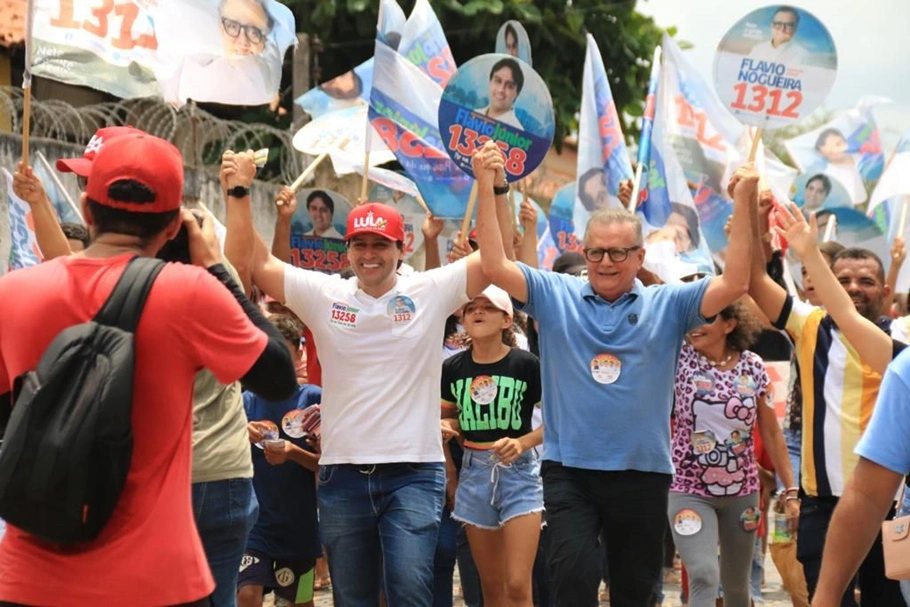 Candidatos durante caminhada pelas ruas do estado do Piauí