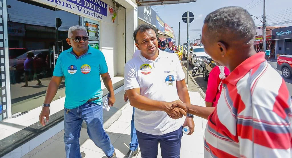 Capitão Fábio Abreu percorreu a avenida Rui Barbos