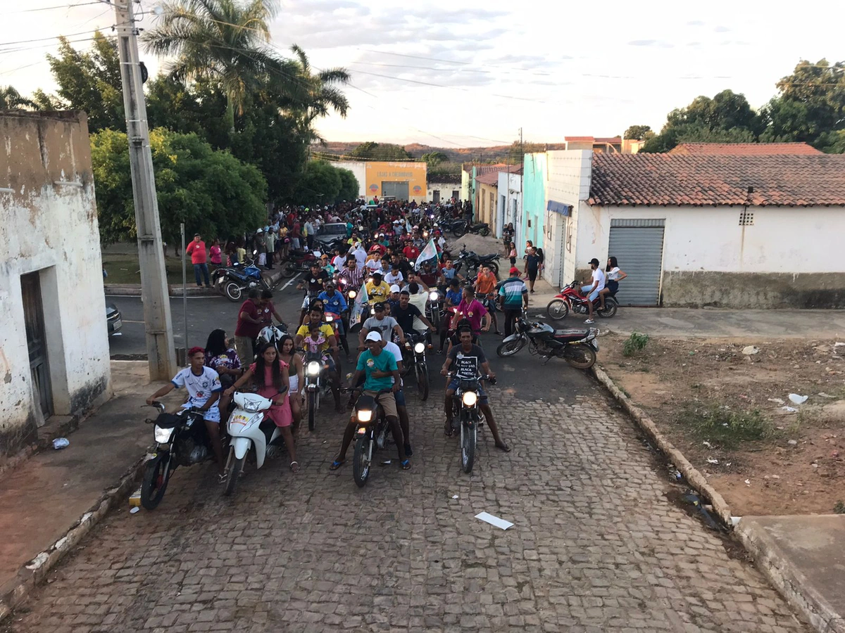 Carreata de Dr. Hélio movimenta cidade de Tamboril do Piauí