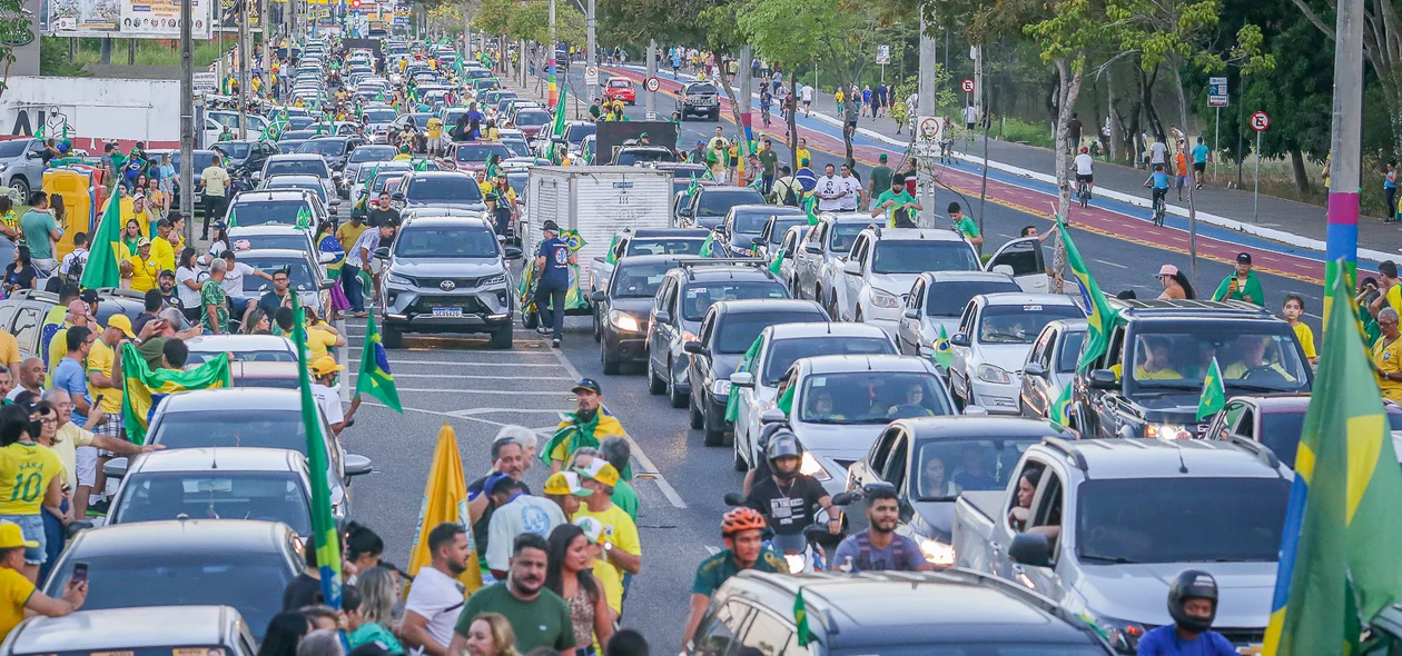 Carreata em apoio ao presidente Bolsonaro lota ruas de Teresina