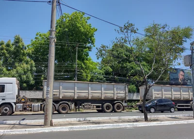 Carreta envolvida no acidente