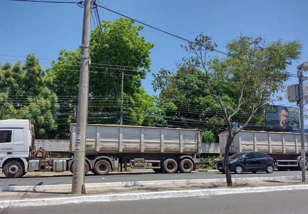 Carreta envolvida no acidente