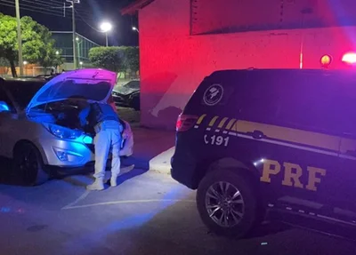 Carro recuperado pela PRF