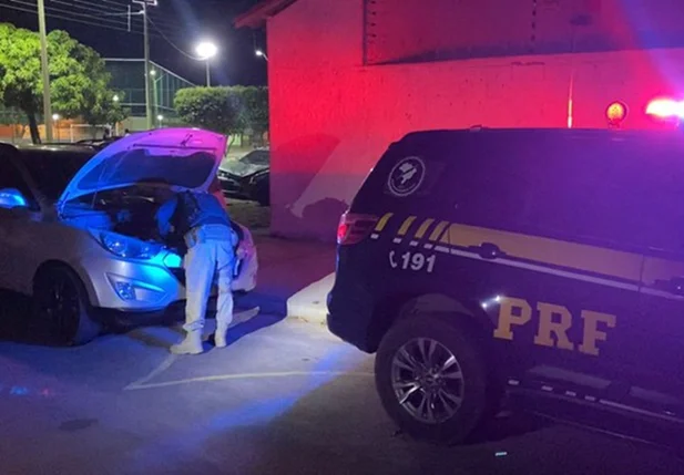 Carro recuperado pela PRF