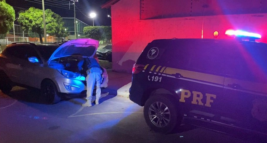Carro recuperado pela PRF