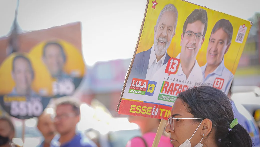 Cartazes de Lula, Wellington Dias e Rafael Fonteles