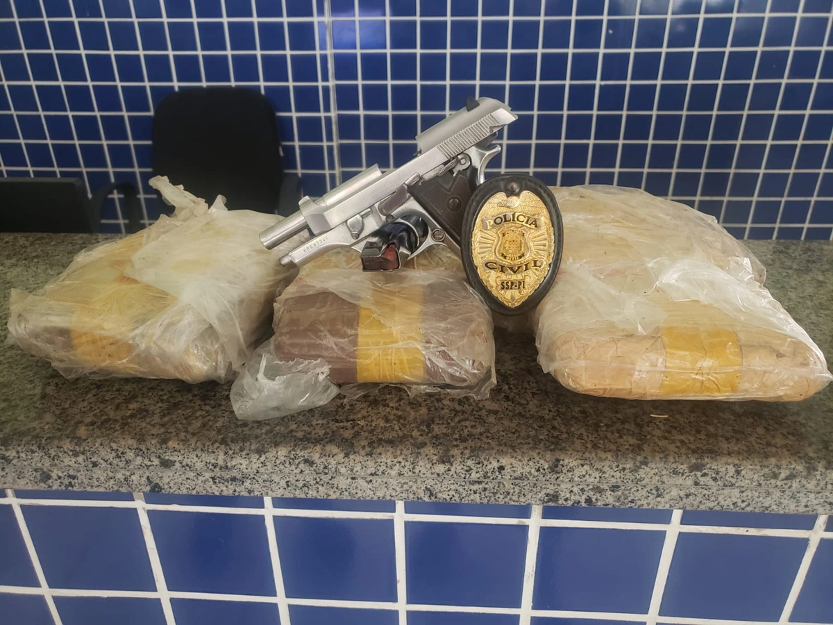 Casal é preso com tabletes de maconha na rodoviária de Parnaíba