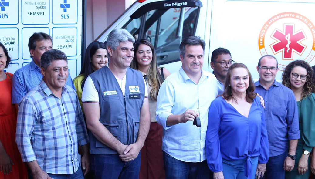 Ciro Nogueira entregando ambulâncias do SAMU