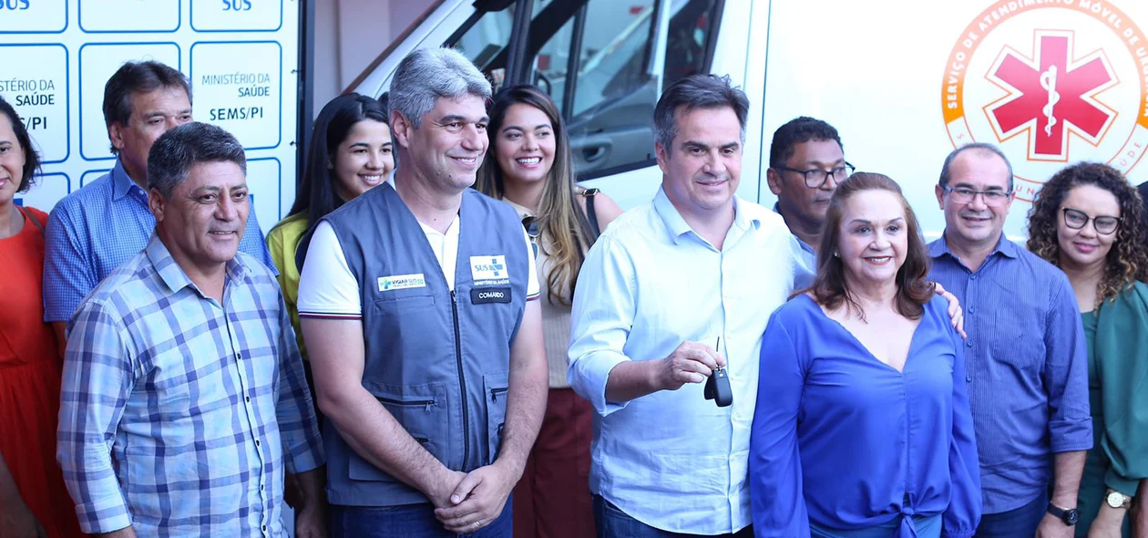 Ciro Nogueira entregando ambulâncias do SAMU