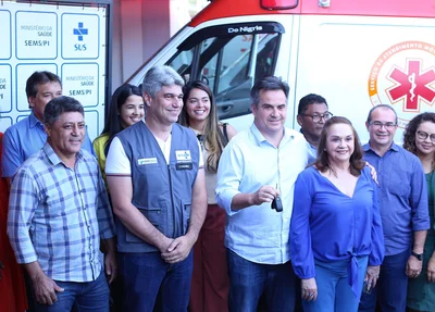 Ciro Nogueira entregando ambulâncias do SAMU