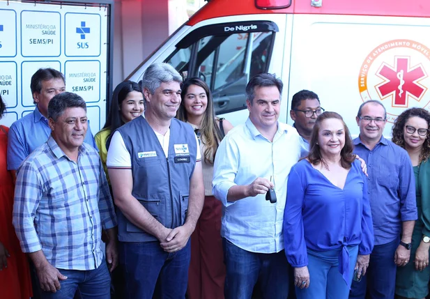 Ciro Nogueira entregando ambulâncias do SAMU