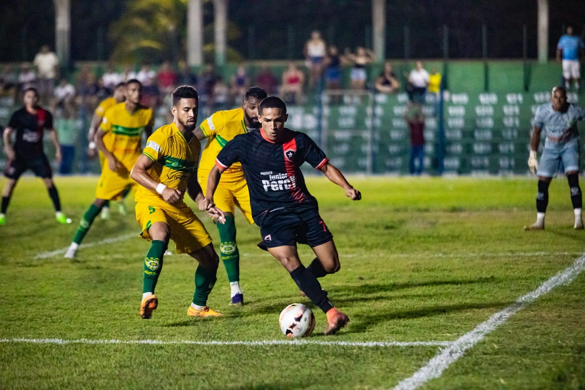 Com dois gols de Kakin, o Ferroviário garantiu a classificação para as finais da Série B