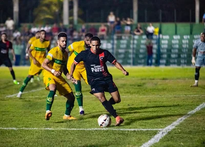 Com dois gols de Kakin, o Ferroviário garantiu a classificação para as finais da Série B