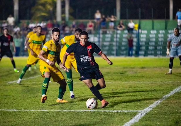 Com dois gols de Kakin, o Ferroviário garantiu a classificação para as finais da Série B