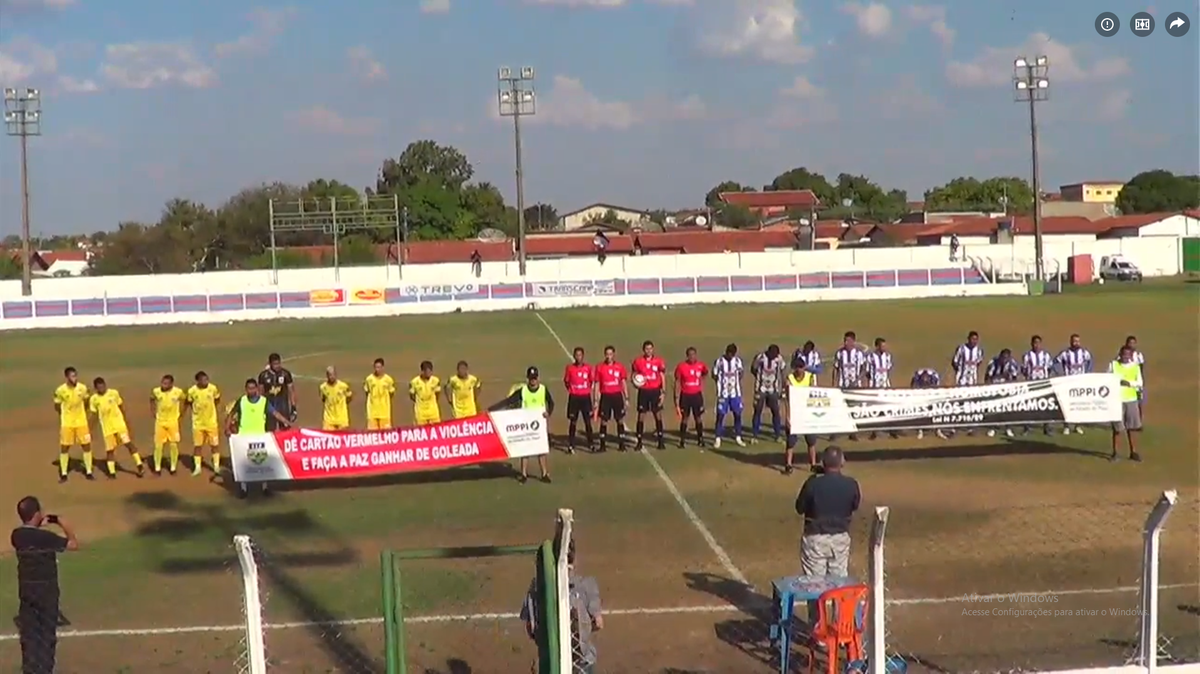 Comercial e Tiradentes se enfrentaram no estádio Deusdeth de Melo
