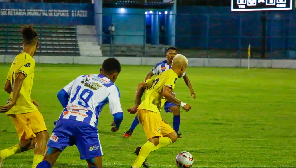 Comercial vence Tiradentes por 1 a 0