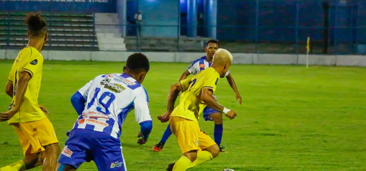 Comercial vence Tiradentes por 1 a 0