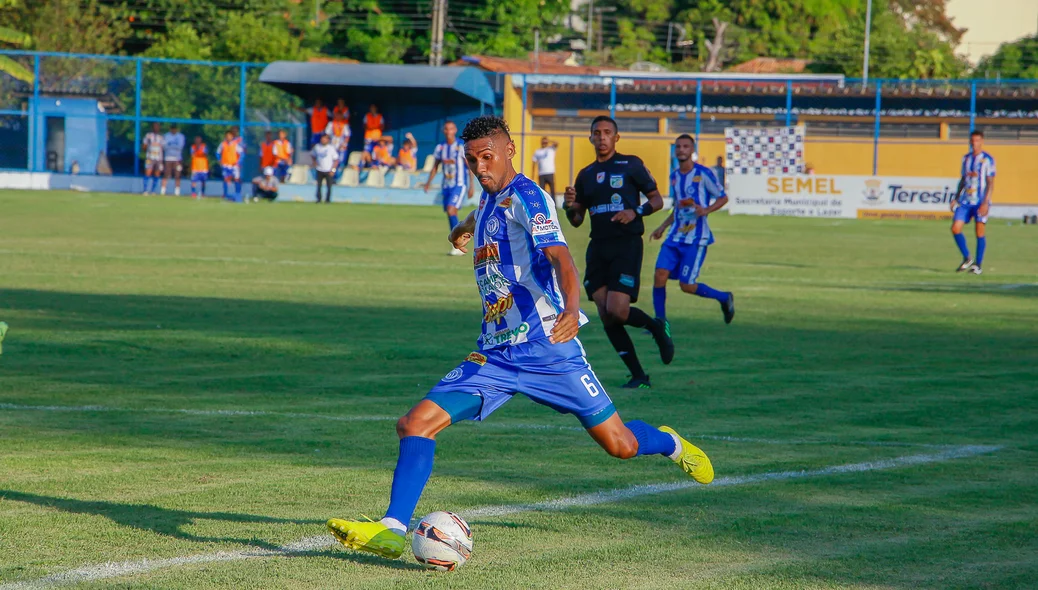 Comercial vence Tiradentes por 1 a 0 no Lindolfinho