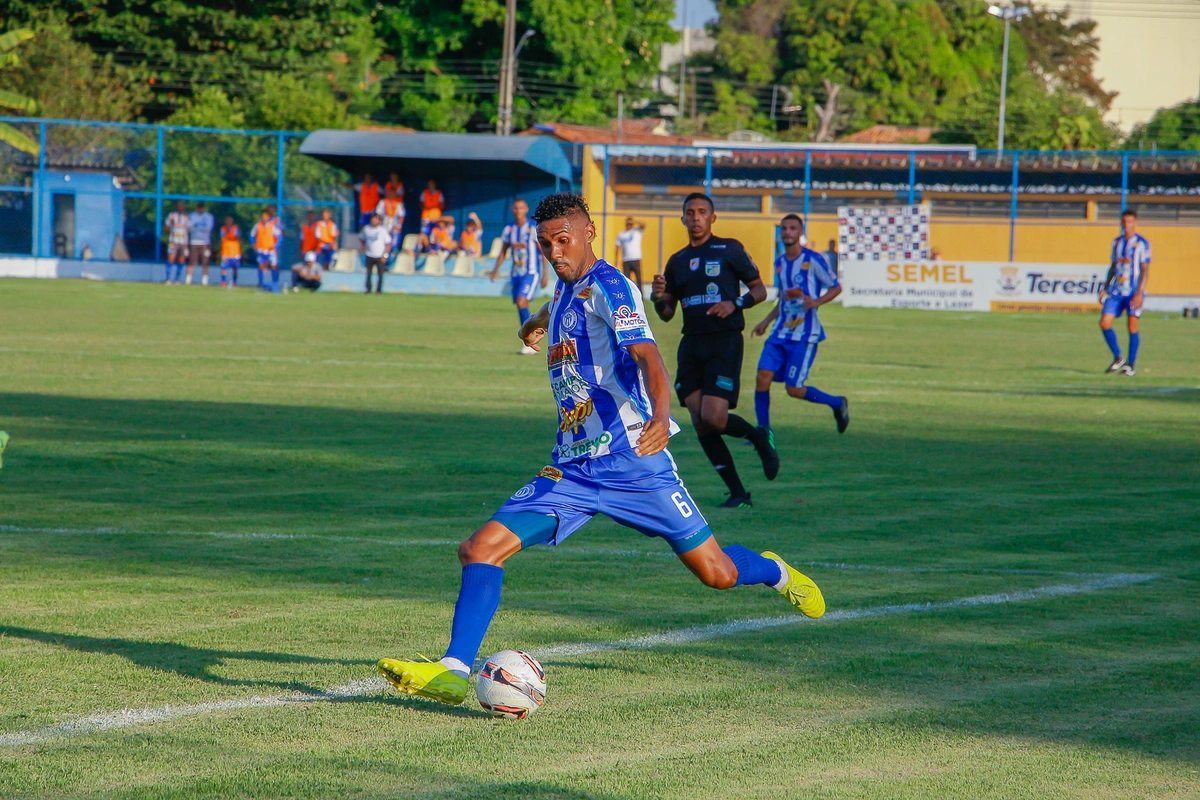 Comercial vence Tiradentes por 1 a 0 no Lindolfinho