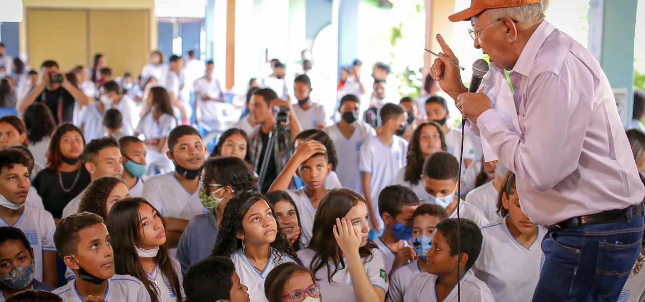 Dr. Pessoa visita escola de Teresina com a maior nota do Brasil no Ideb