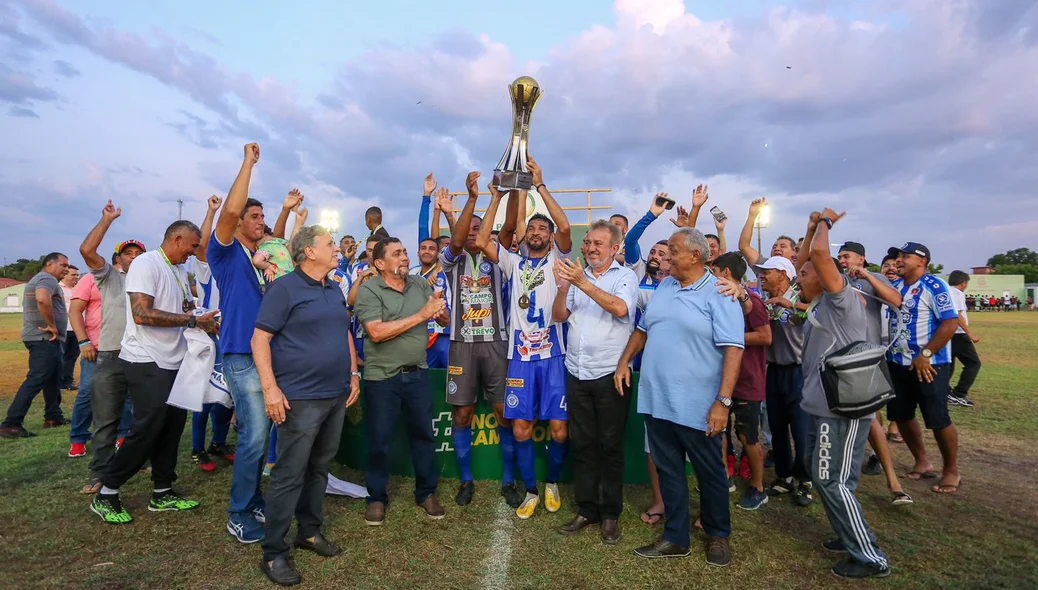 É festa! Comercial é campeão da Segundinha