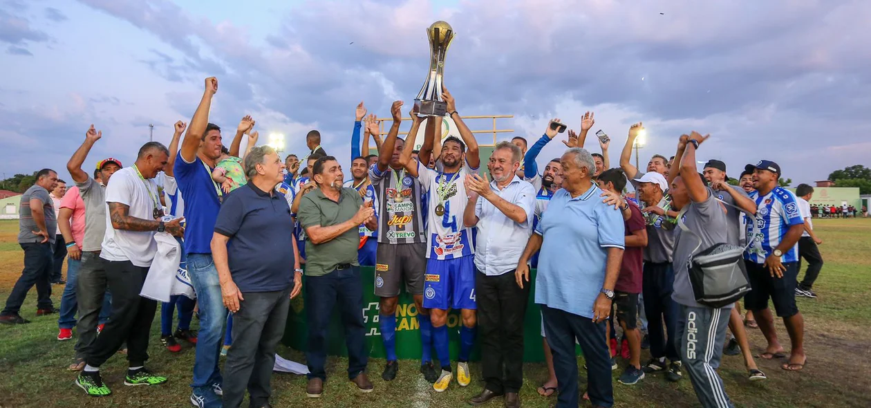 É festa! Comercial é campeão da Segundinha