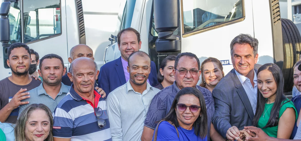 Entrega chaves para prefeitos