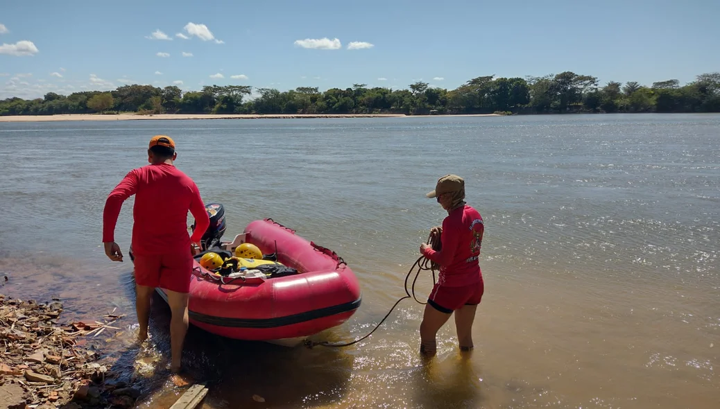 Equipe de mergulhadores do Corpo de Bombeiros do Maranhão