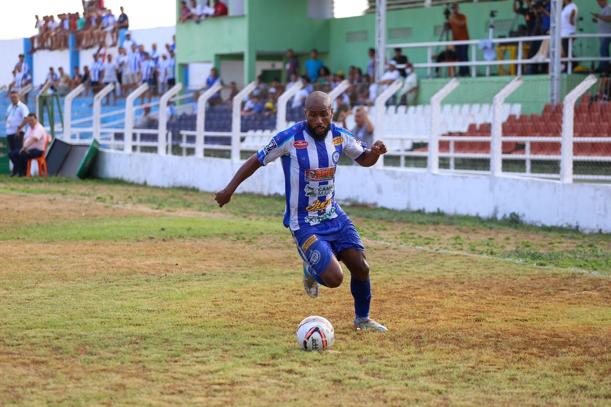 Fabinho, jogador do Comercial