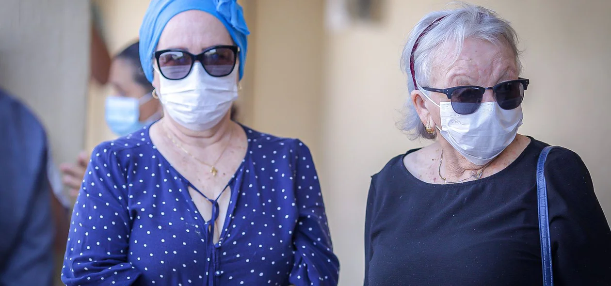 Familiares de Rafael Soares no velório