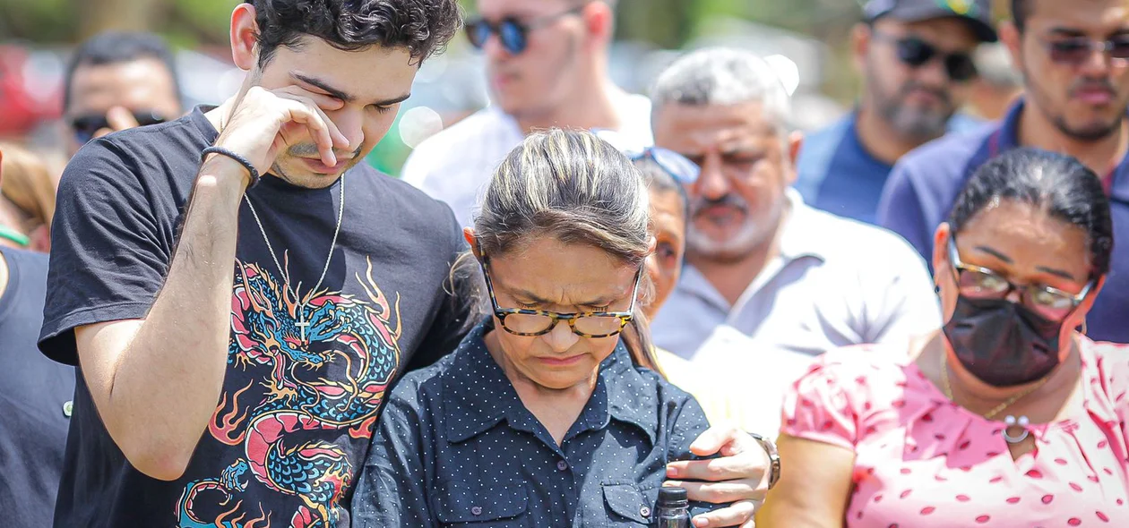 Familiares se despediram de Rafael Soares