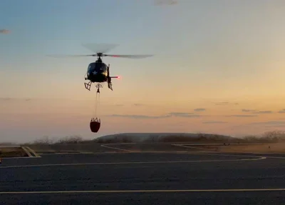 Helicóptero utilizado para combate a focos de incêndio